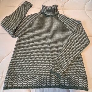 J. Crew Women’s Green and Gray Turtleneck Sweater, EUC, no flaws
